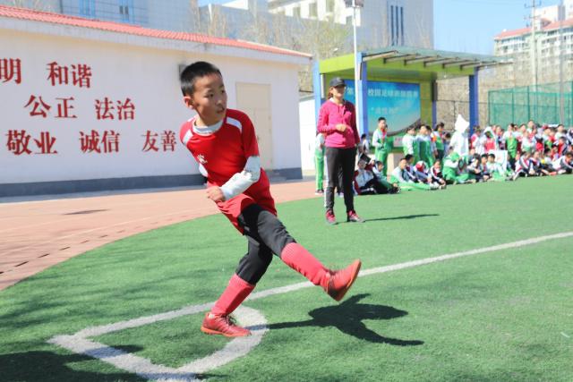 乔治37分快船克灰熊3连胜 76人大胜国王止连败